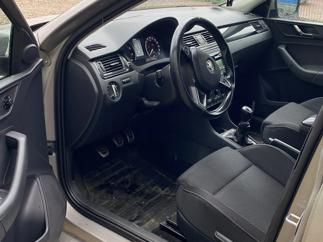 Skoda RAPID - Zdjęcie 8