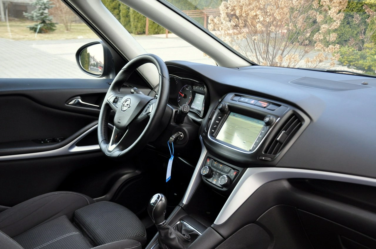 Opel Zafira - Zdjęcie 17