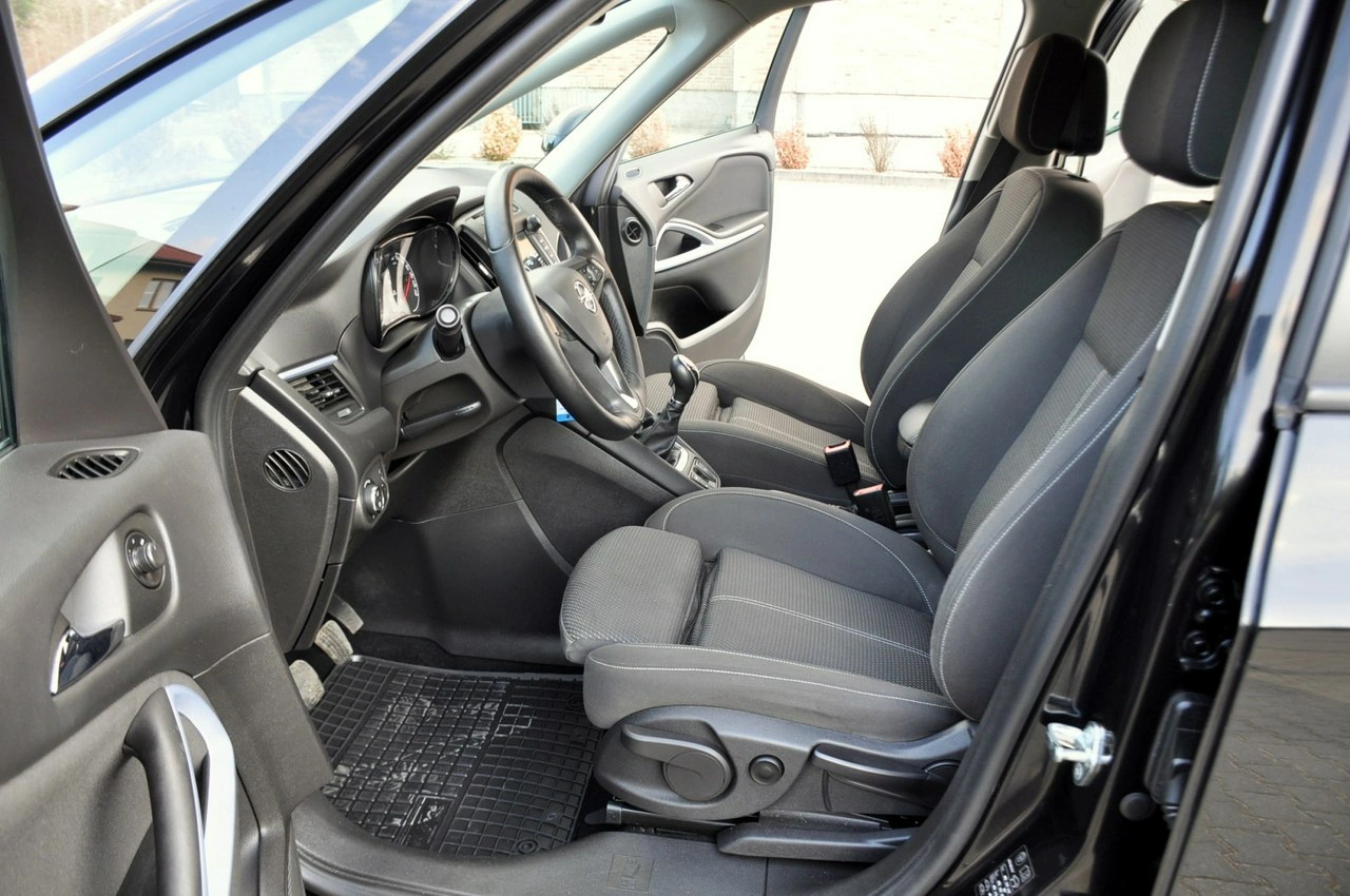 Opel Zafira - Zdjęcie 21