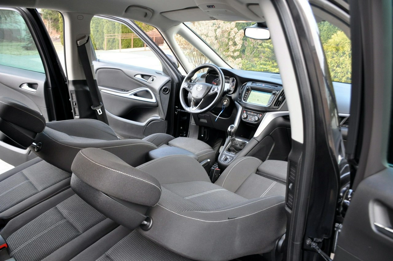 Opel Zafira - Zdjęcie 23