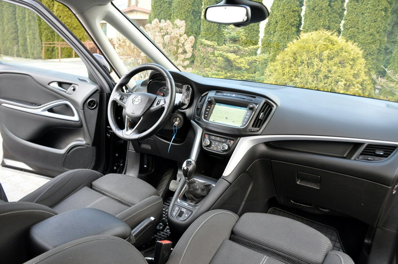 Opel Zafira - Zdjęcie 24