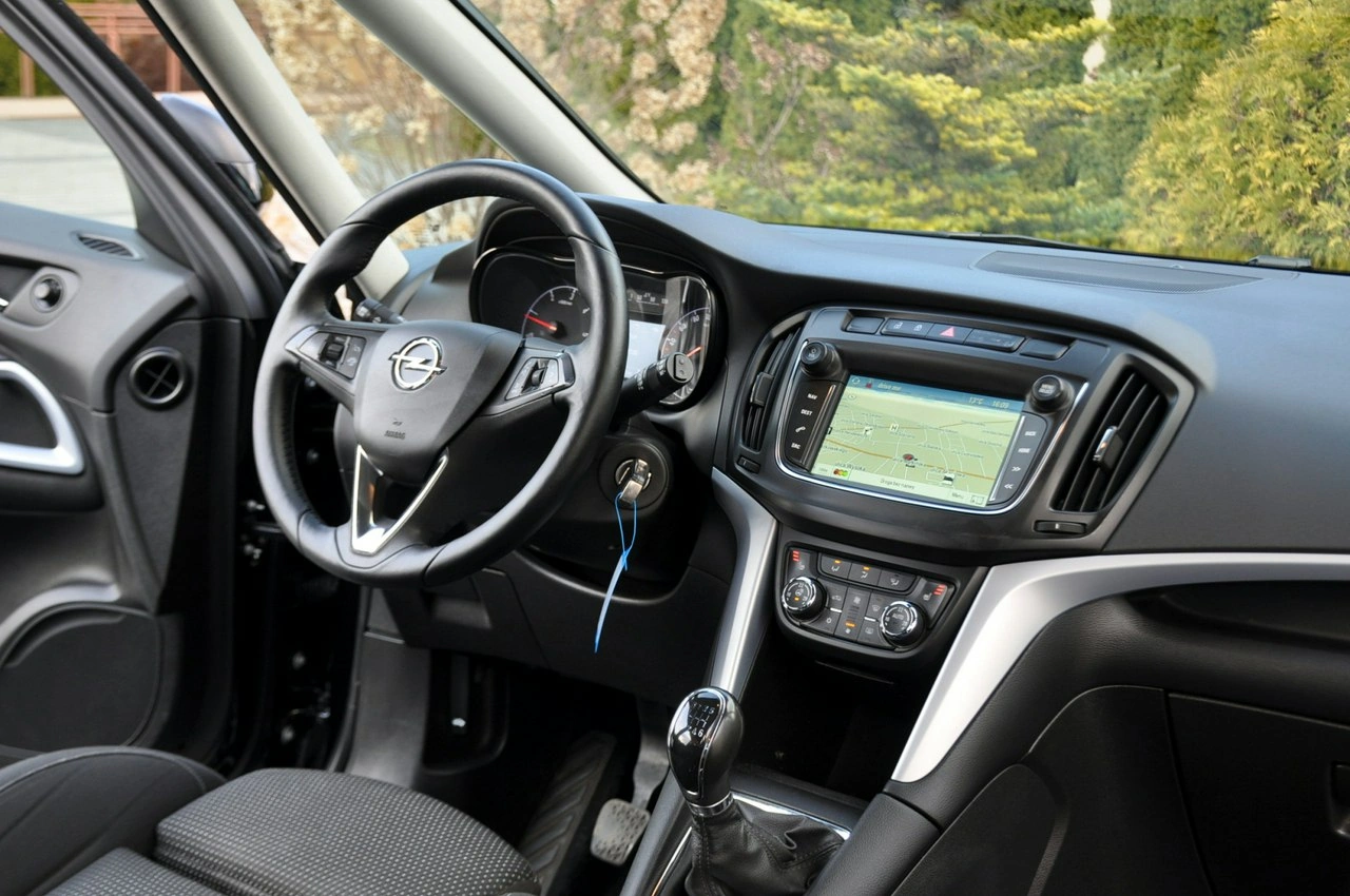 Opel Zafira - Zdjęcie 25