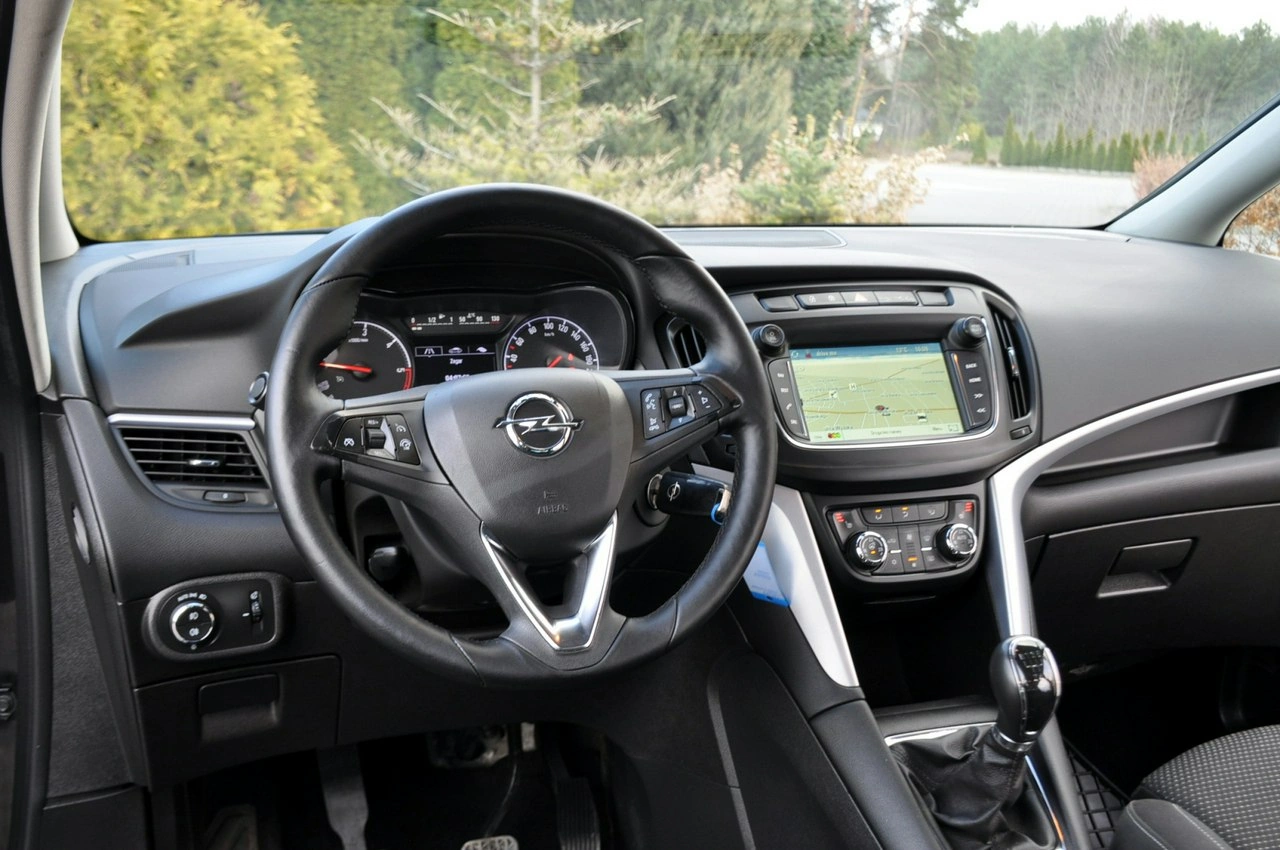 Opel Zafira - Zdjęcie 29