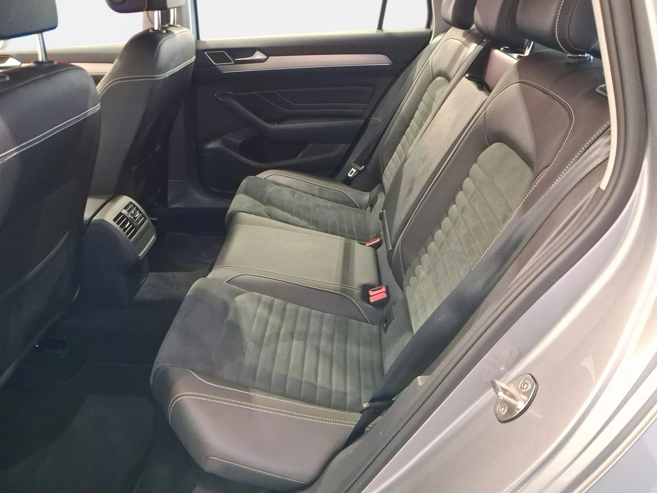 Volkswagen Passat Variant - Zdjęcie 9