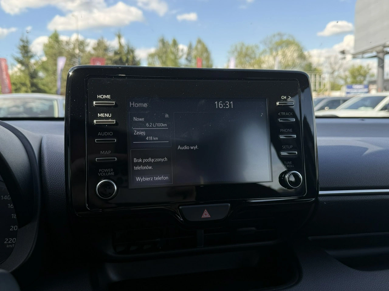 Toyota Yaris - Zdjęcie 12