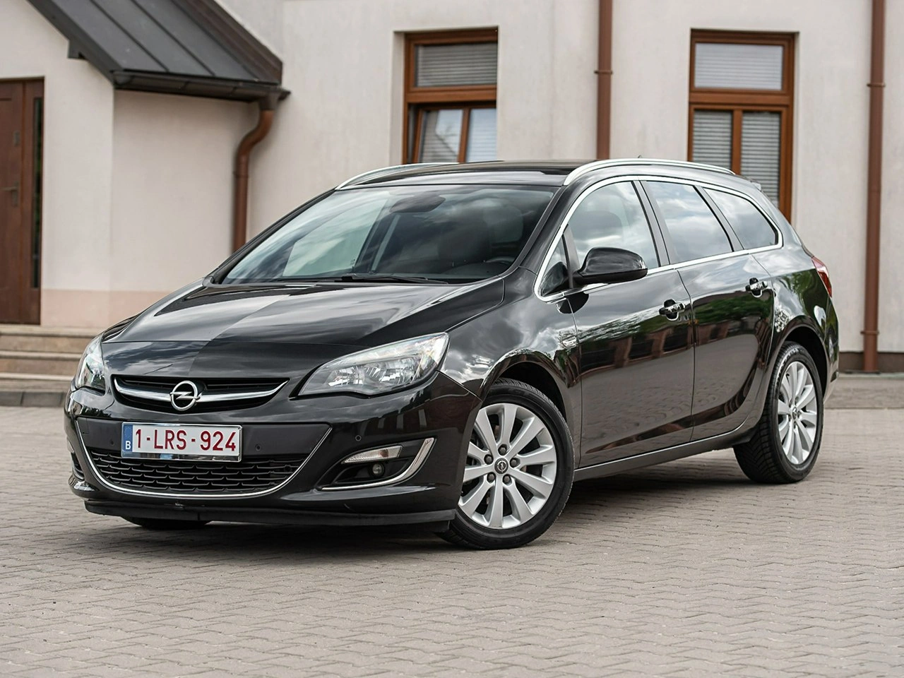 Opel Astra Sports Tourer - Zdjęcie 10