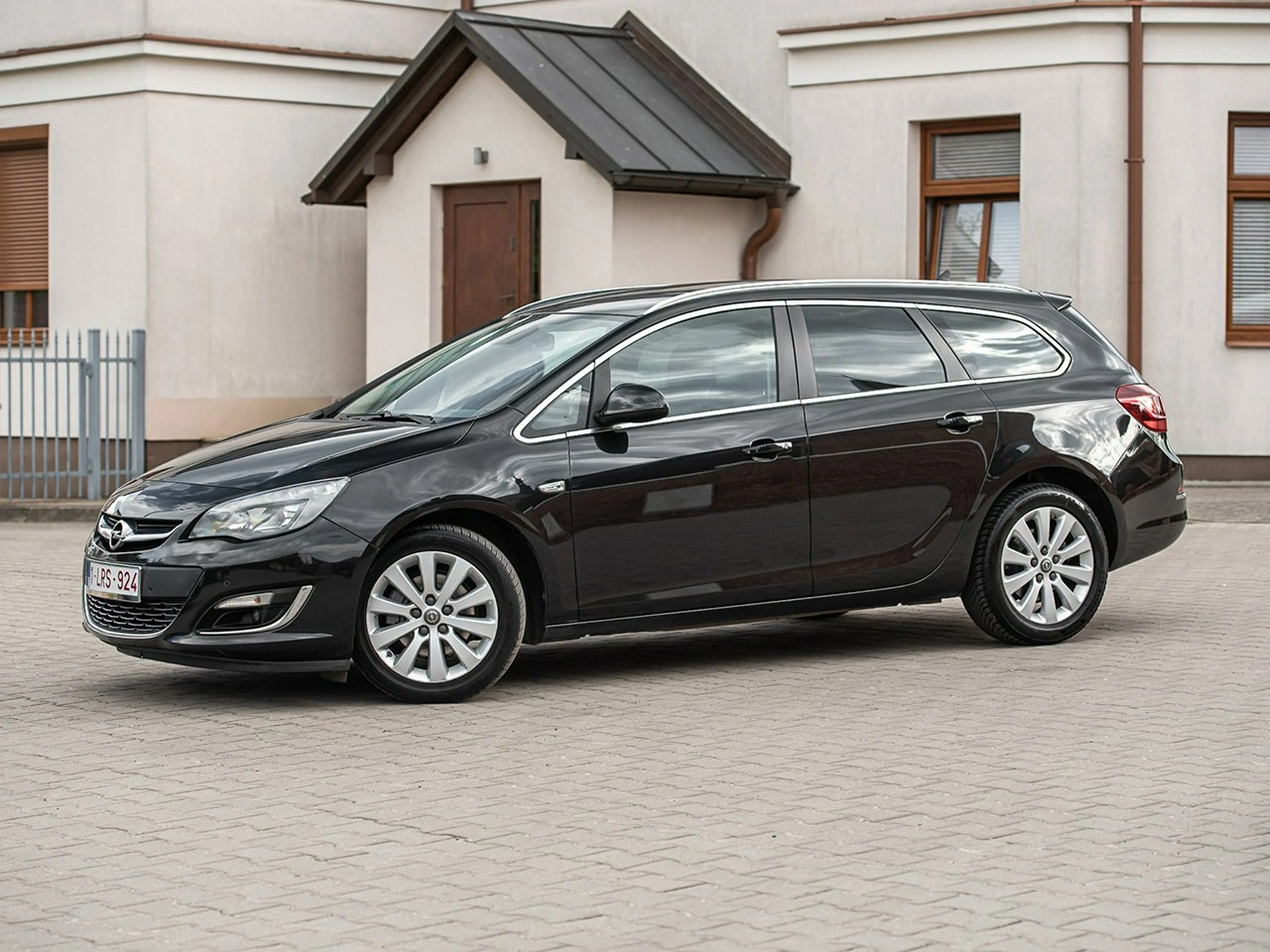Opel Astra Sports Tourer - Zdjęcie 11