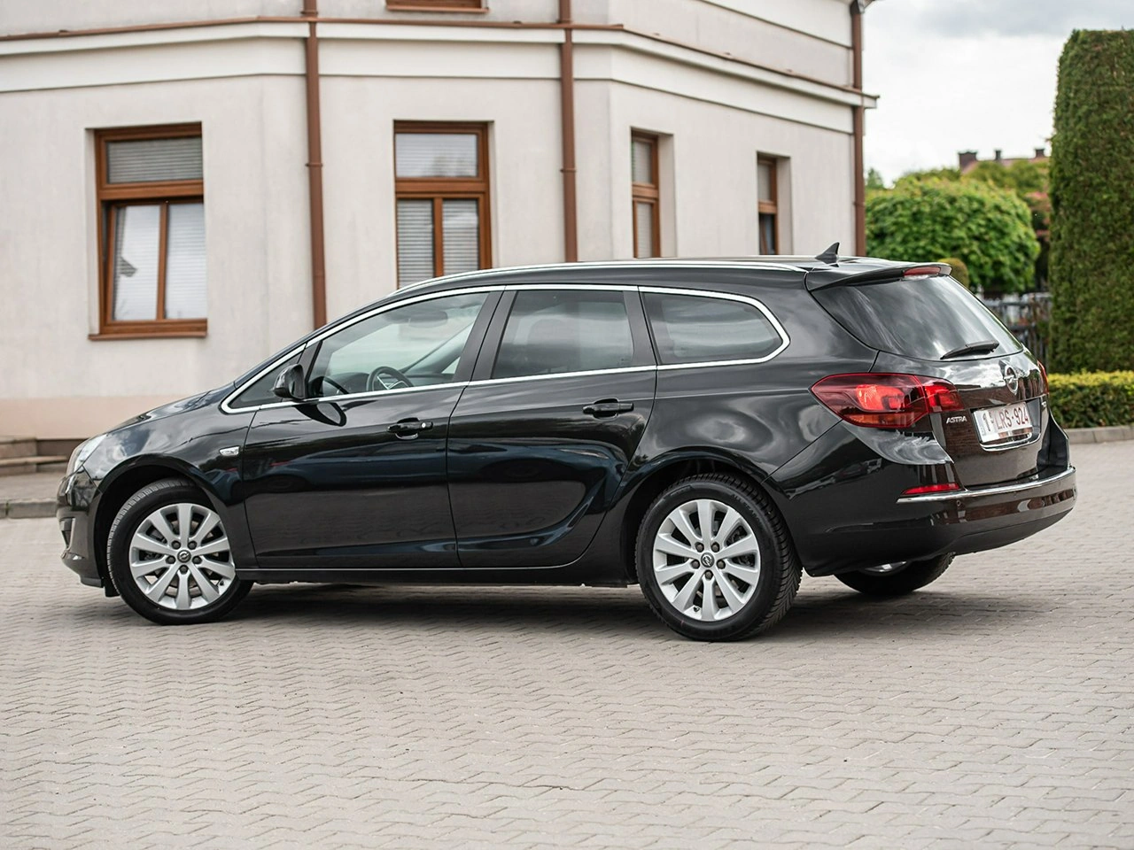 Opel Astra Sports Tourer - Zdjęcie 12