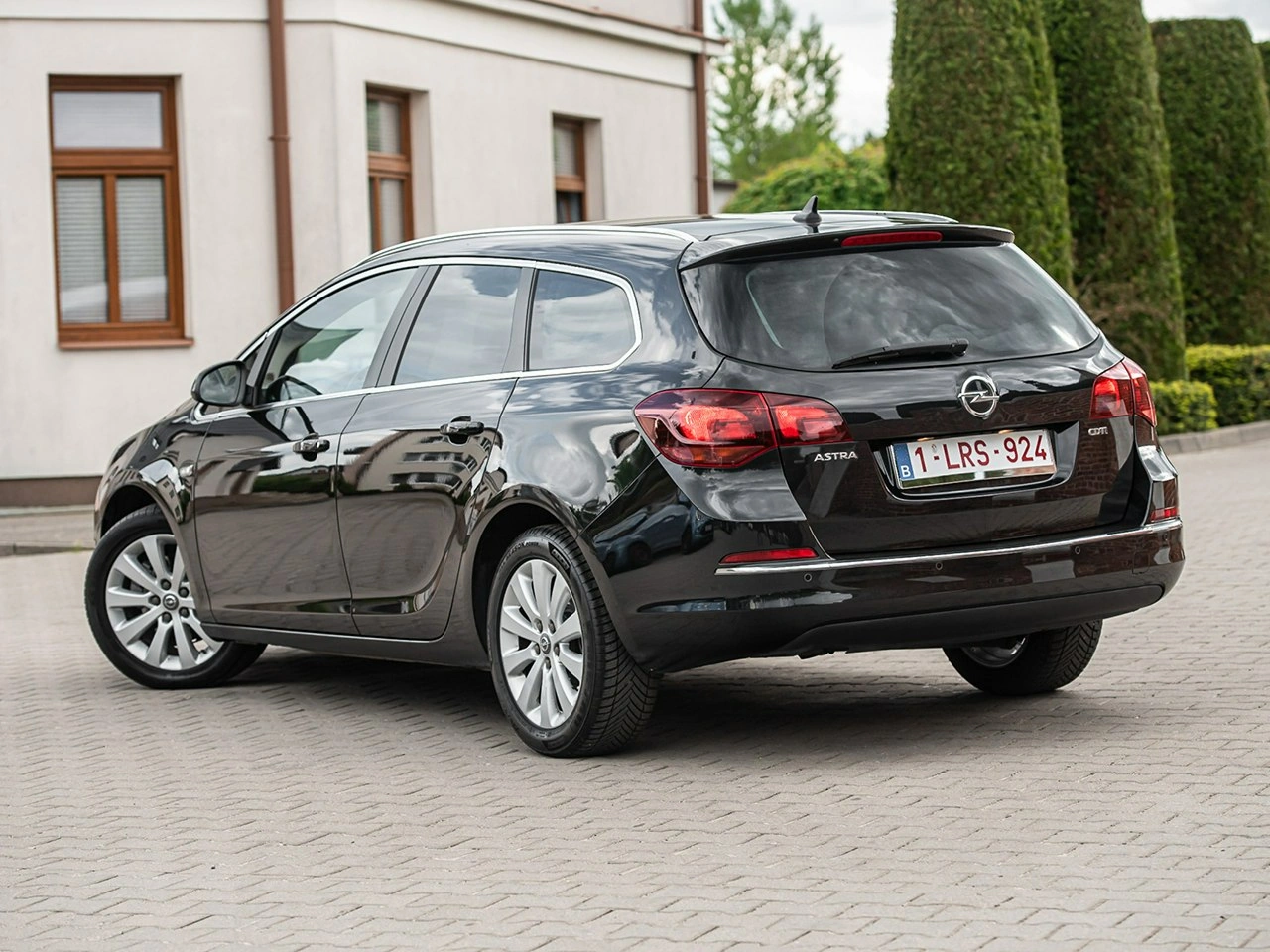 Opel Astra Sports Tourer - Zdjęcie 13