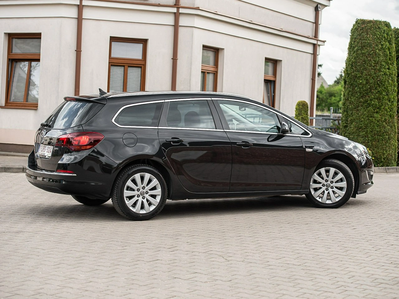Opel Astra Sports Tourer - Zdjęcie 16