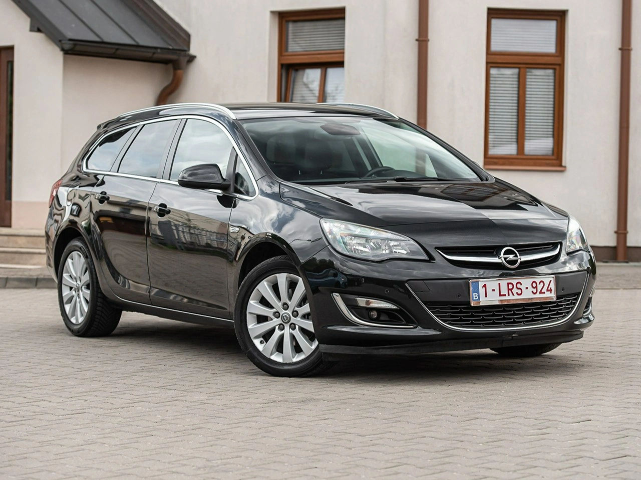 Opel Astra Sports Tourer - Zdjęcie 18