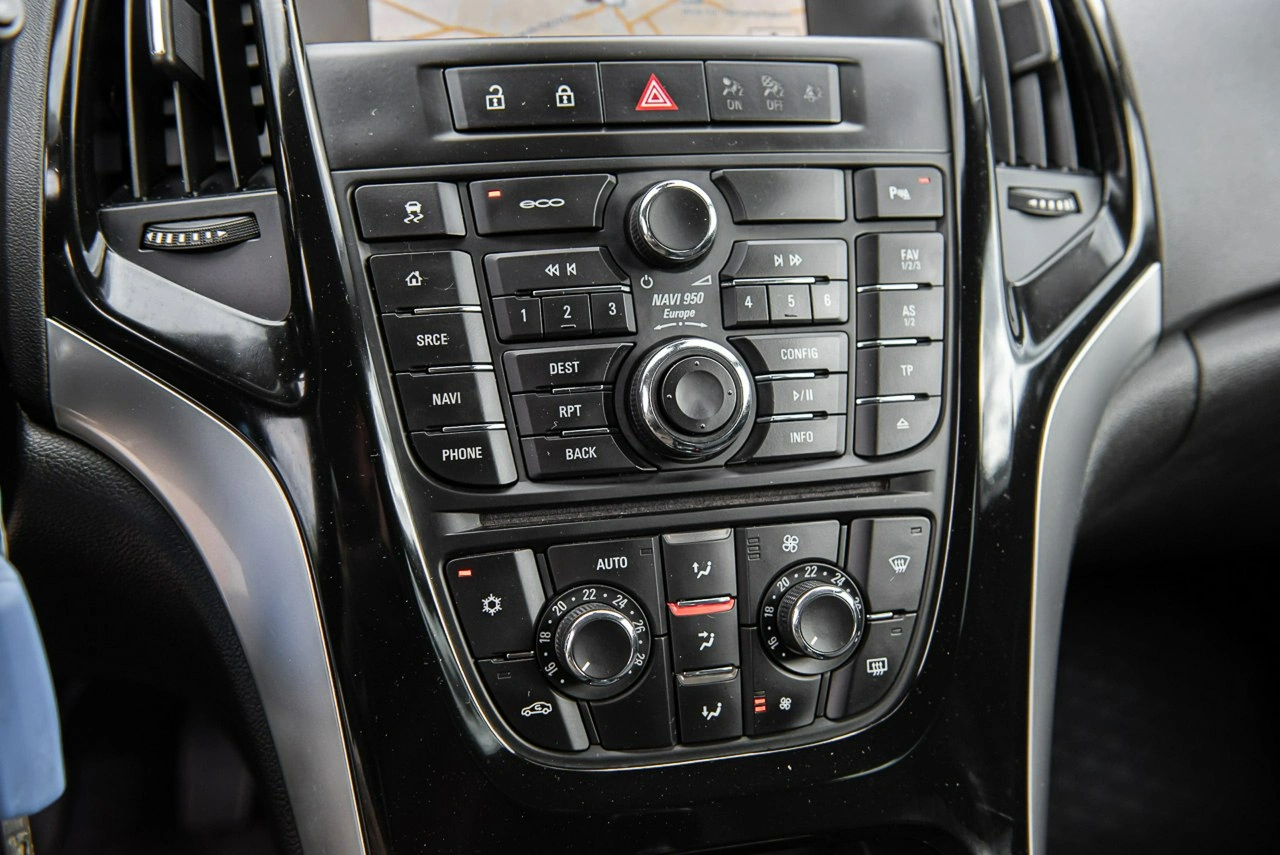 Opel Astra Sports Tourer - Zdjęcie 20