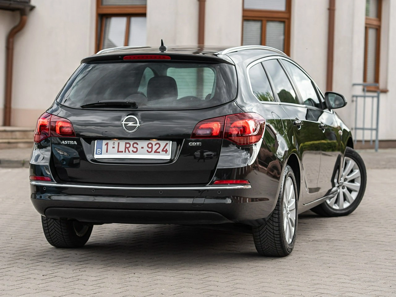 Opel Astra Sports Tourer - Zdjęcie 2