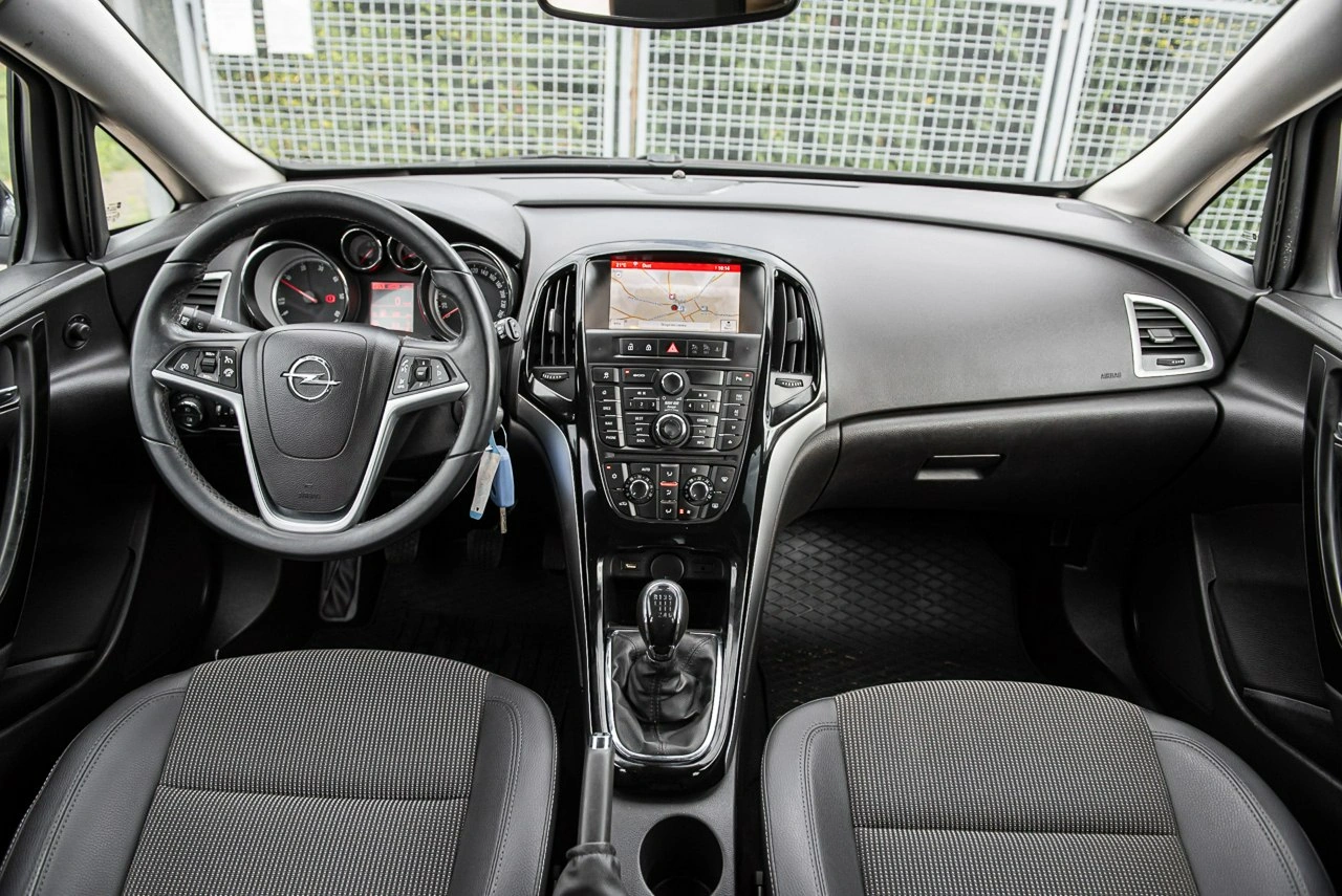 Opel Astra Sports Tourer - Zdjęcie 4