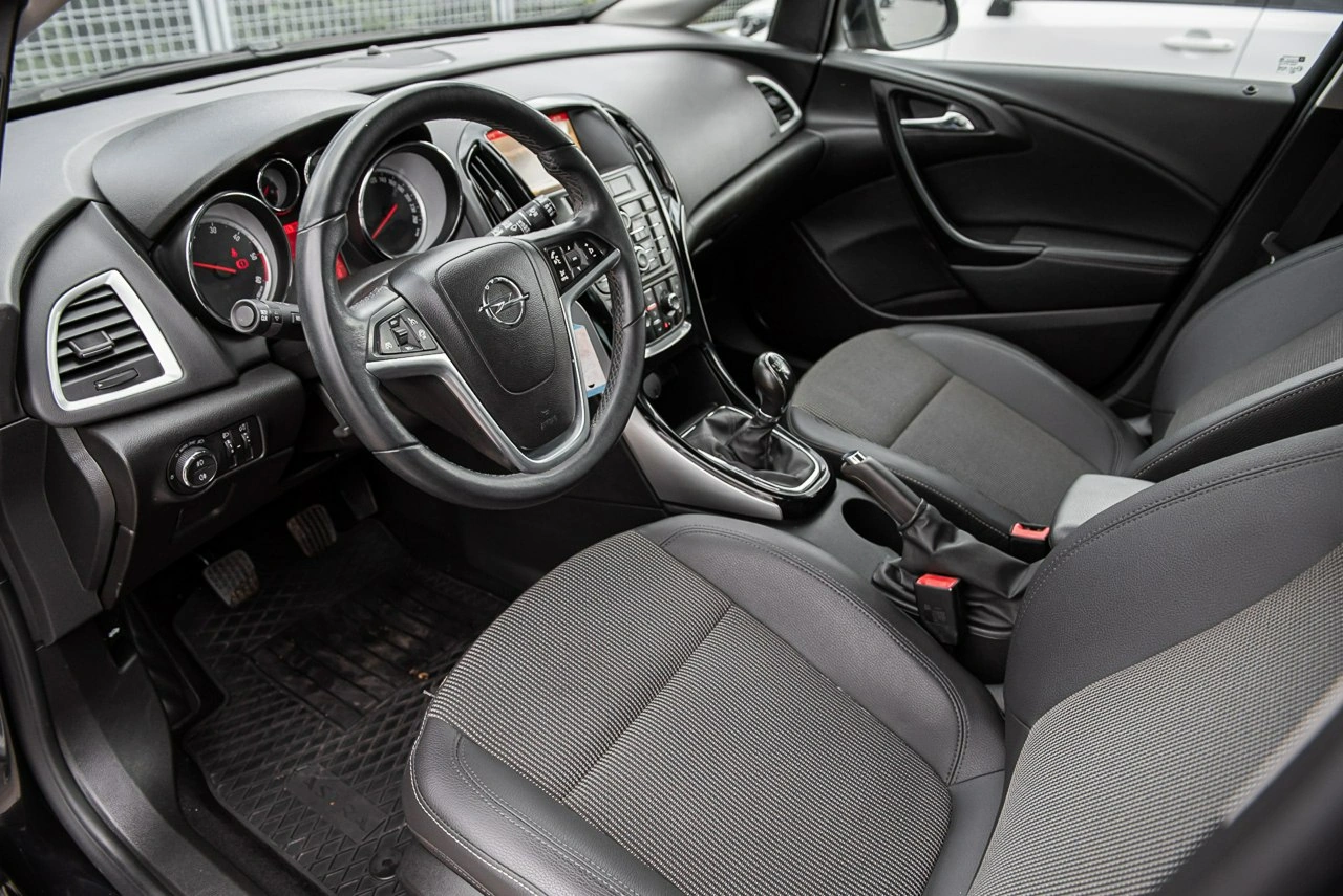 Opel Astra Sports Tourer - Zdjęcie 5