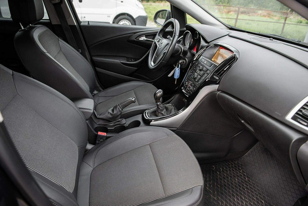 Opel Astra Sports Tourer - Zdjęcie 8