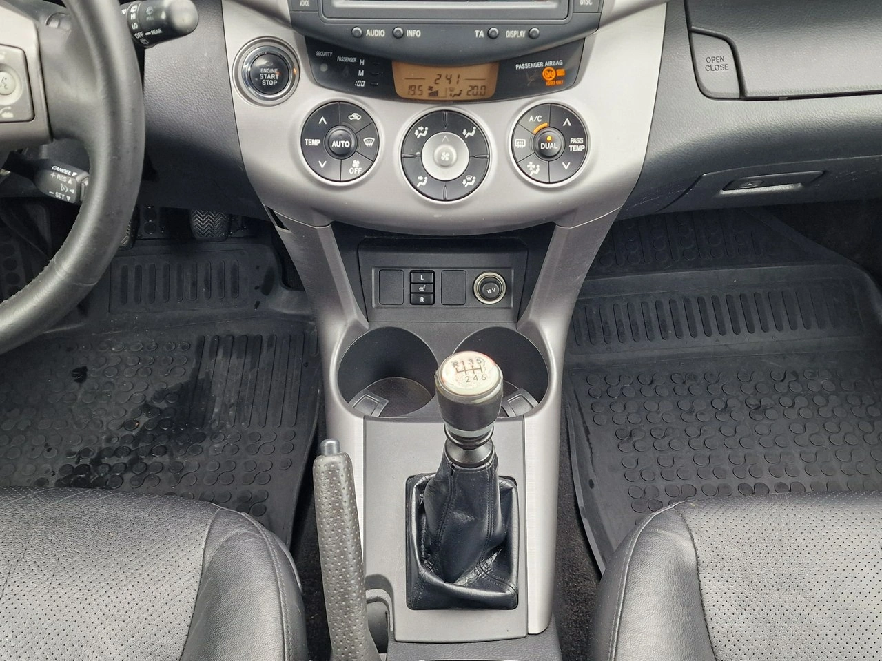 Toyota RAV-4 - Zdjęcie 31