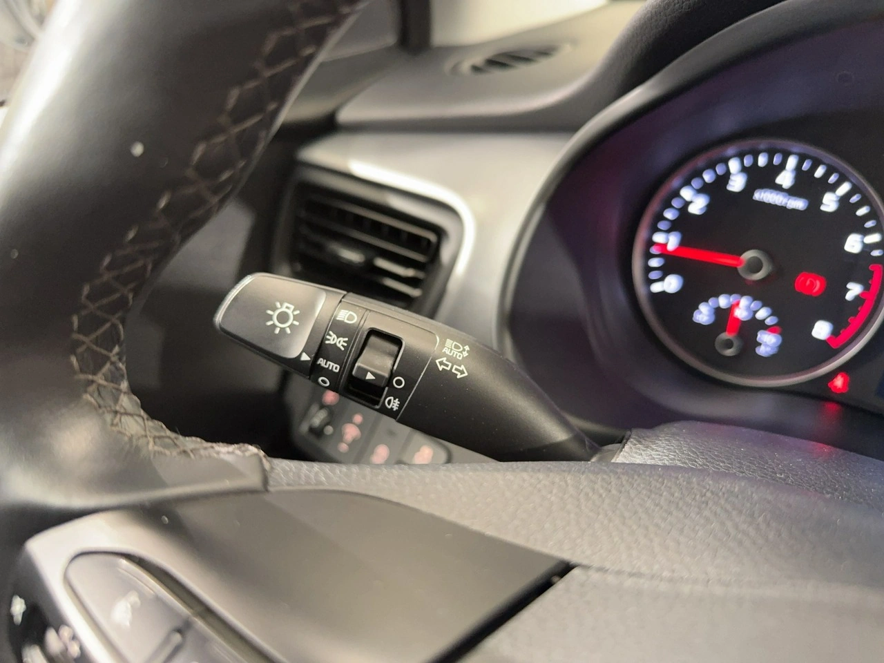 Kia Stonic - Zdjęcie 18