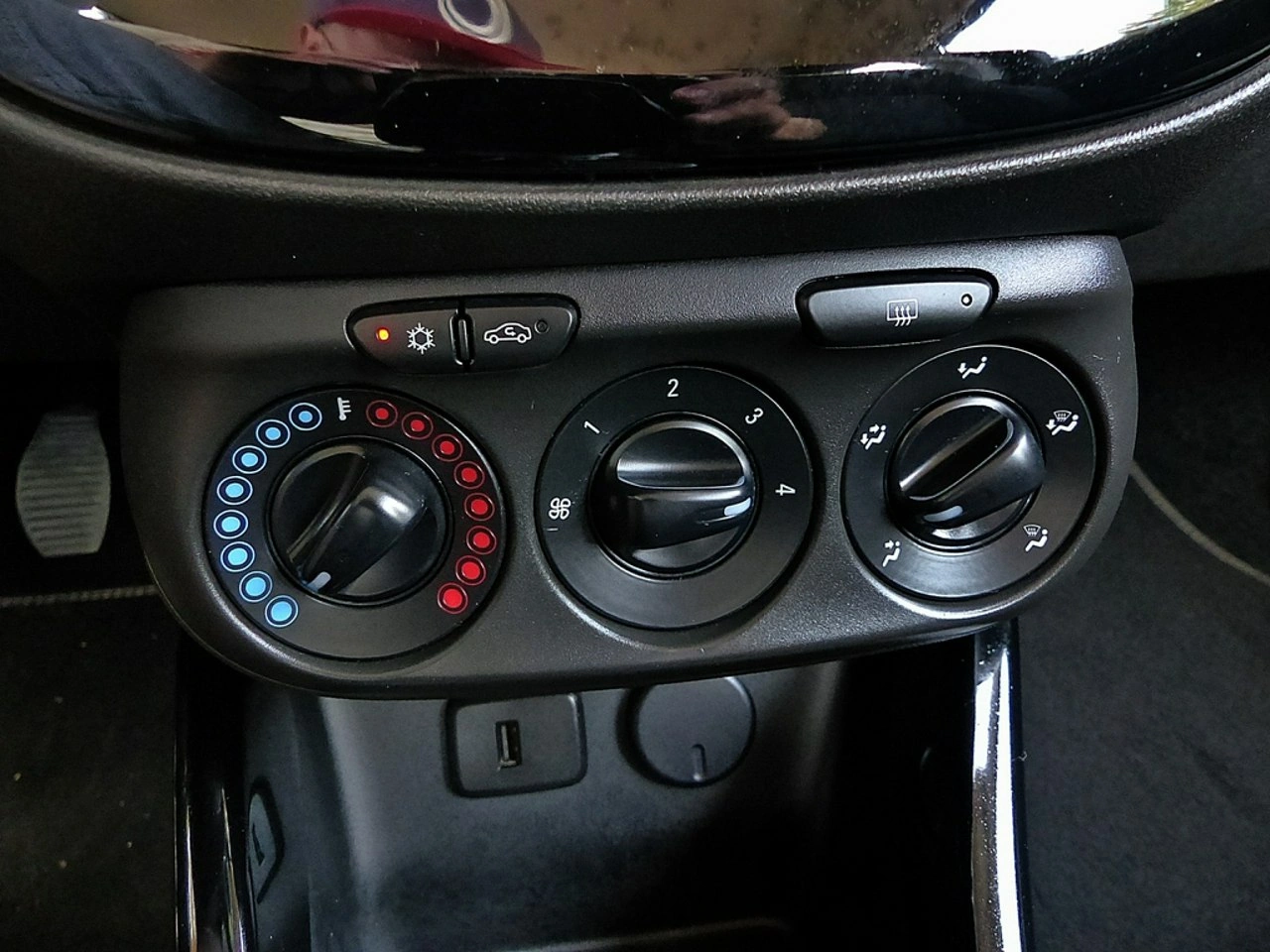 Opel Adam - Zdjęcie 34