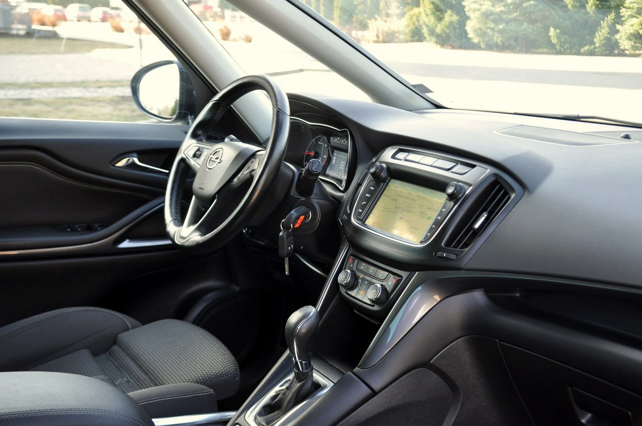 Opel Zafira - Zdjęcie 17