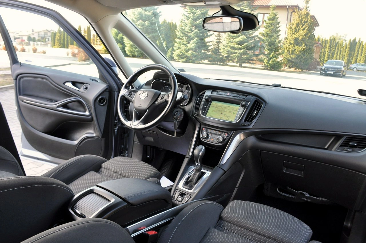 Opel Zafira - Zdjęcie 24