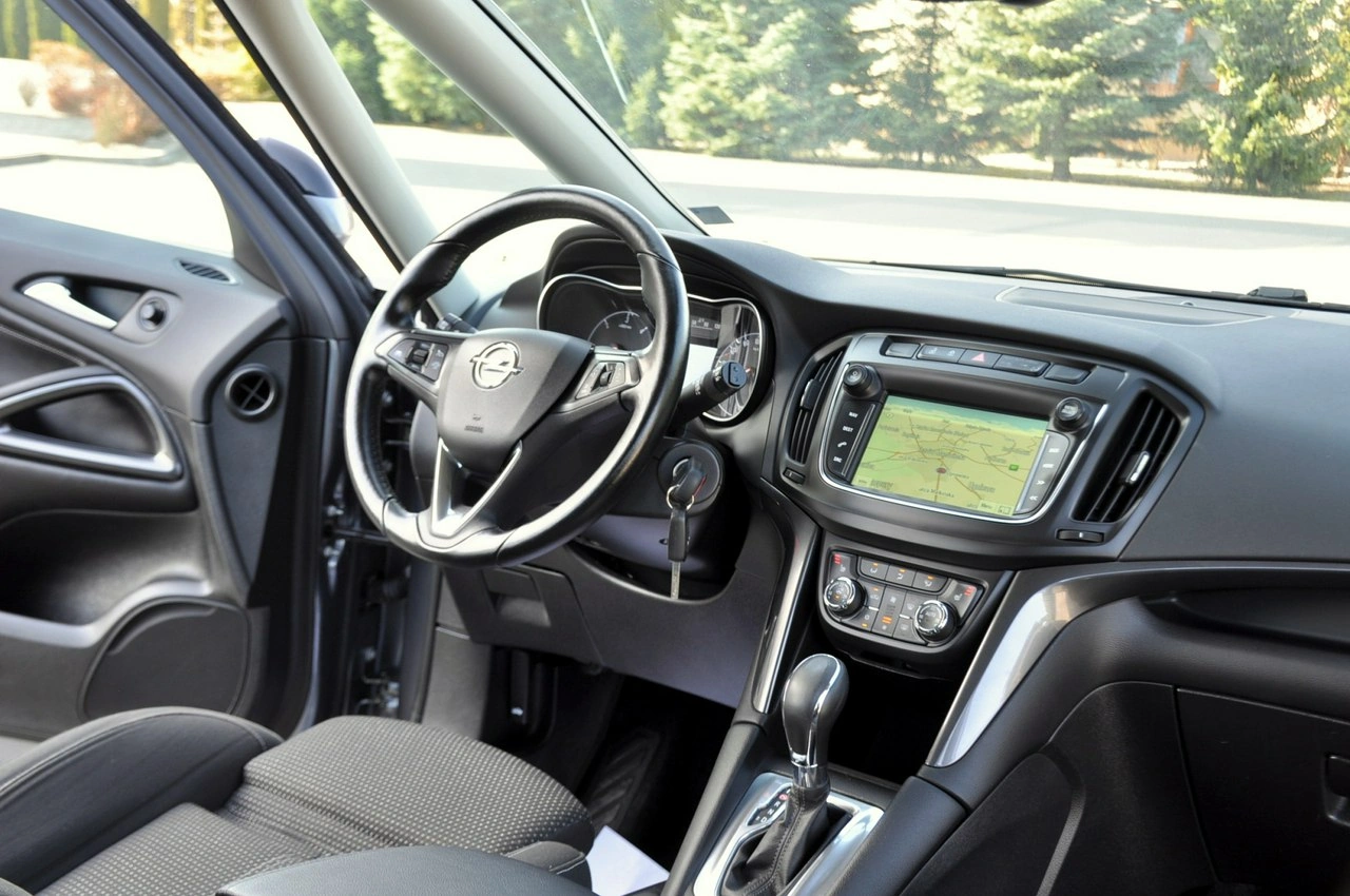 Opel Zafira - Zdjęcie 25