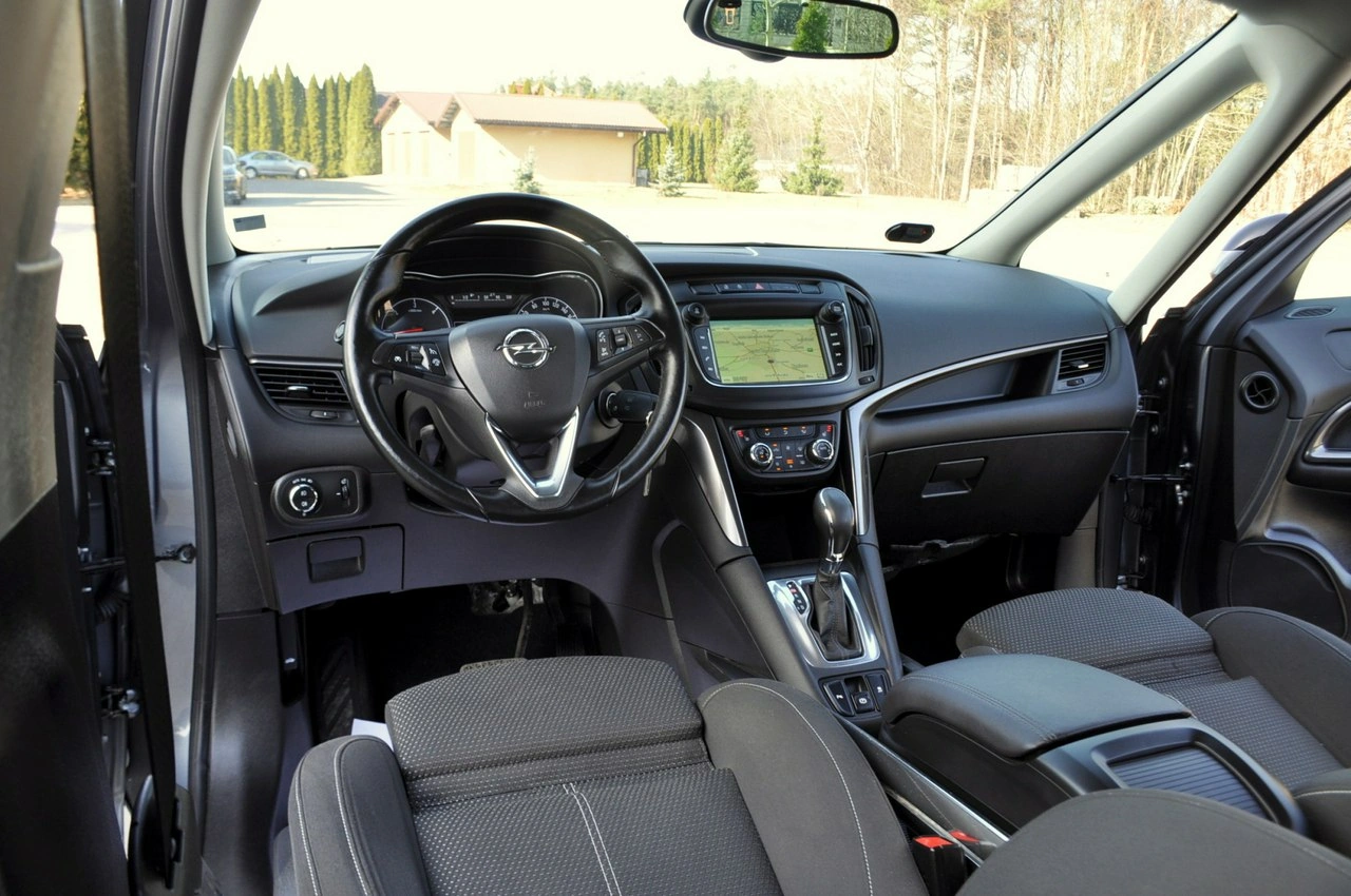 Opel Zafira - Zdjęcie 28