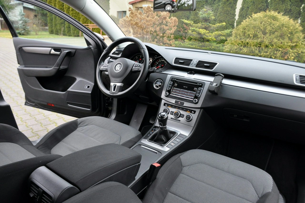 Volkswagen Passat - Zdjęcie 24