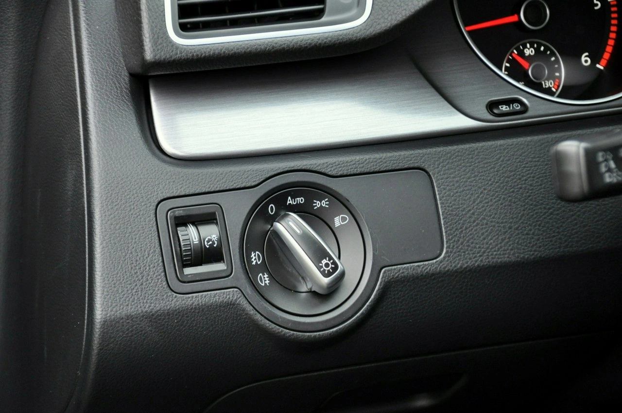 Volkswagen Passat - Zdjęcie 35