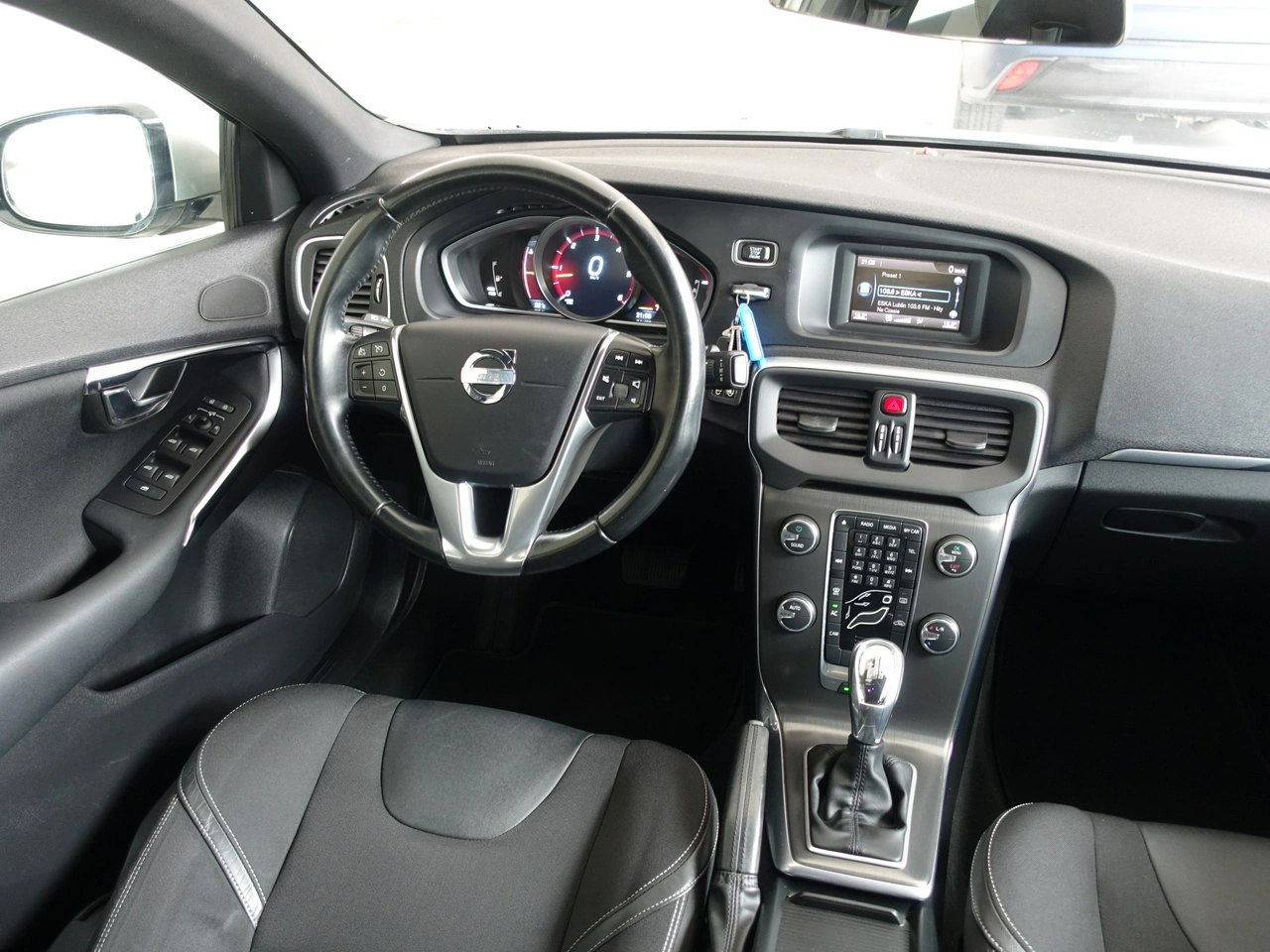 Volvo V40 - Zdjęcie 23