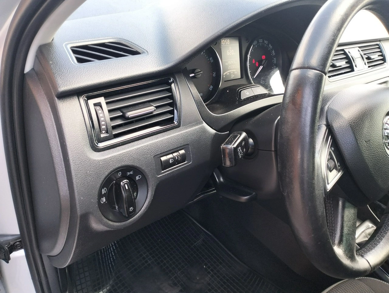 Skoda RAPID - Zdjęcie 11