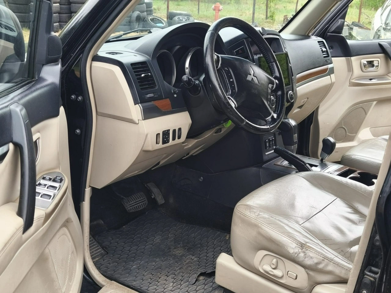 Mitsubishi Pajero - Zdjęcie 1