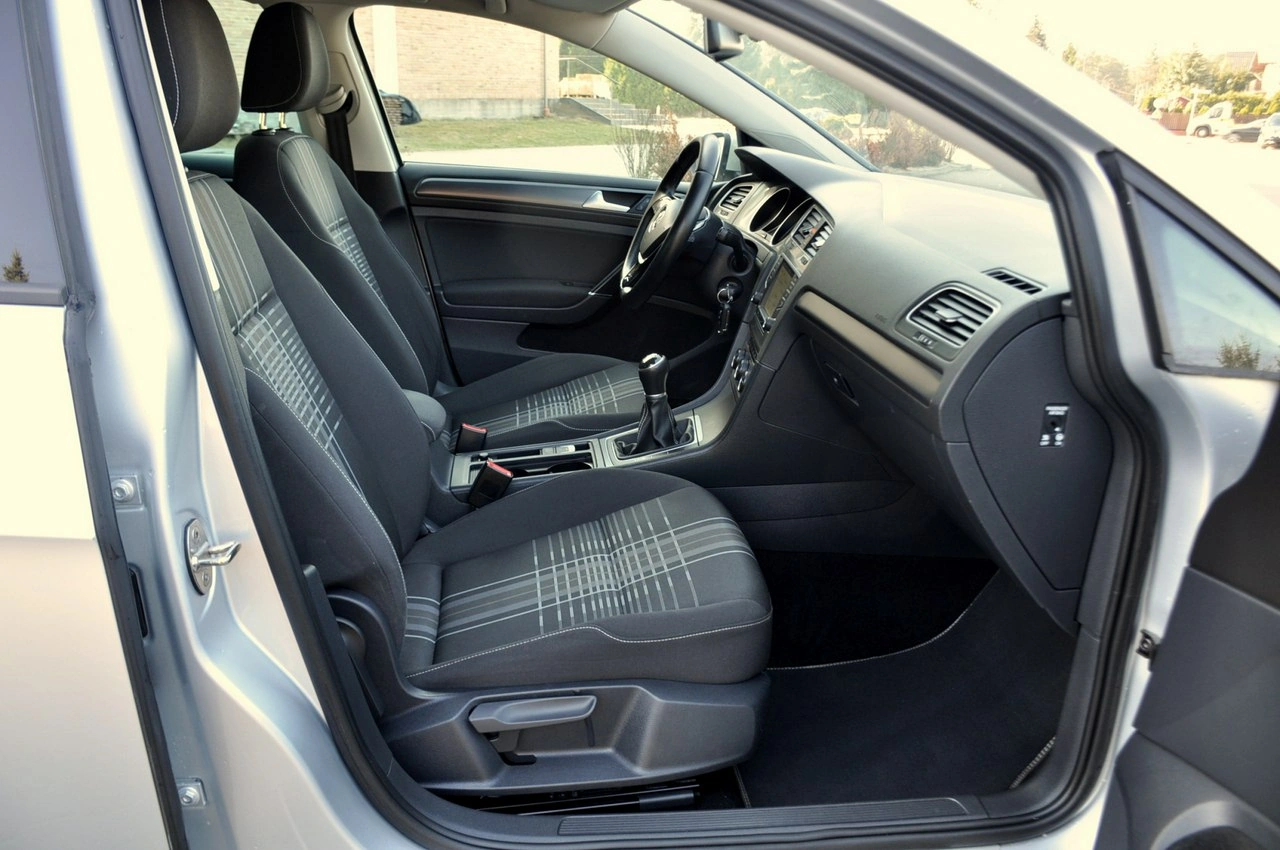 Volkswagen Golf - Zdjęcie 16