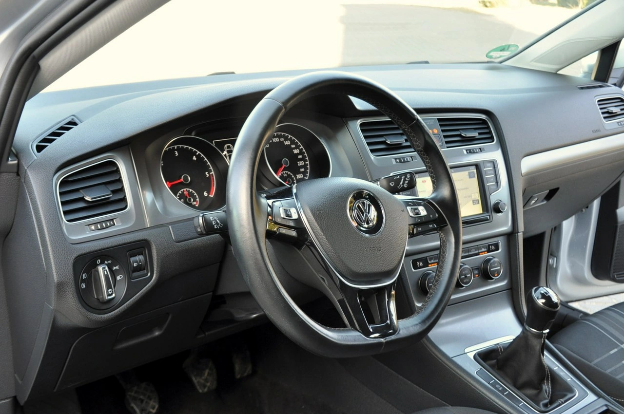Volkswagen Golf - Zdjęcie 22