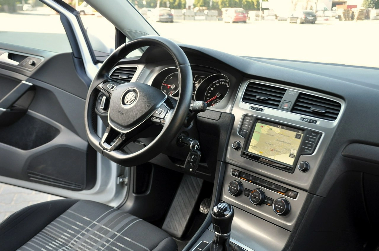 Volkswagen Golf - Zdjęcie 25