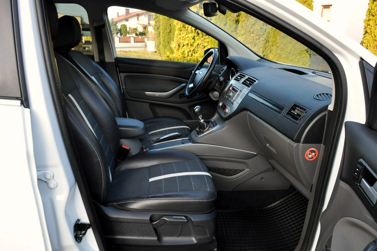 Ford Kuga - Zdjęcie 16