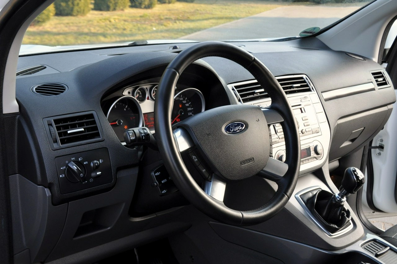 Ford Kuga - Zdjęcie 21