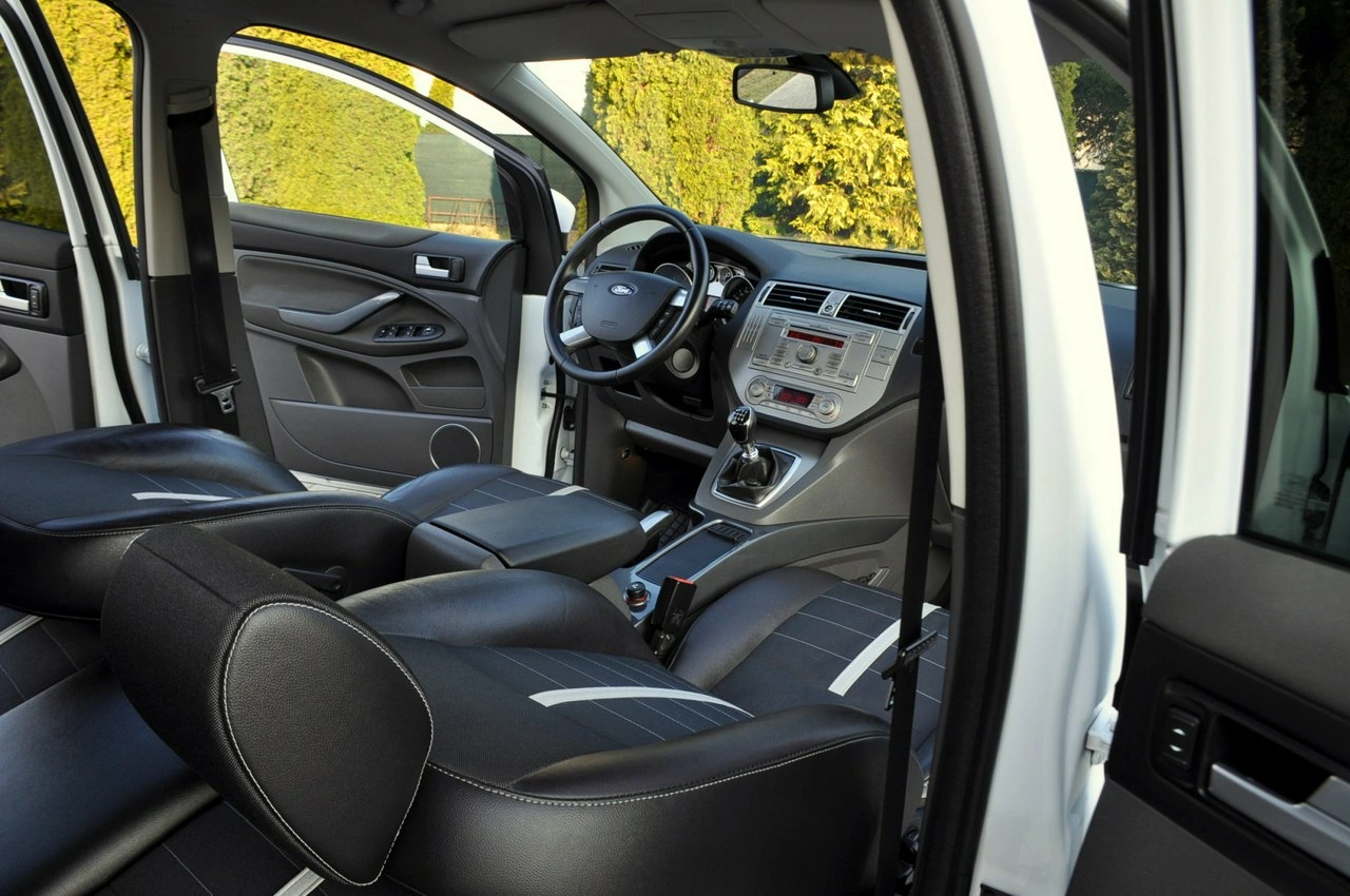 Ford Kuga - Zdjęcie 22