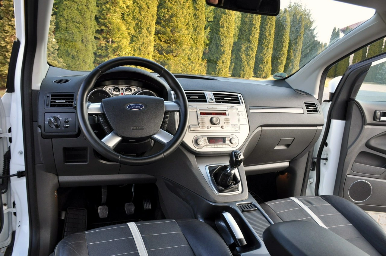 Ford Kuga - Zdjęcie 27