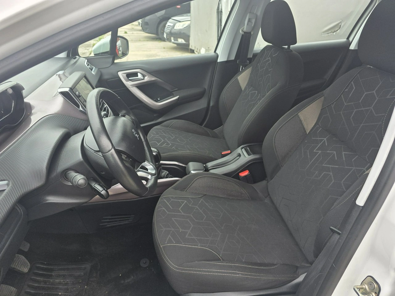 Peugeot 2008 - Zdjęcie 9