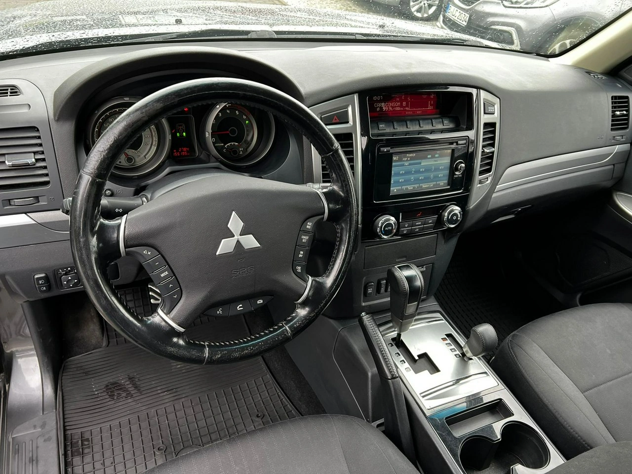 Mitsubishi Pajero - Zdjęcie 9