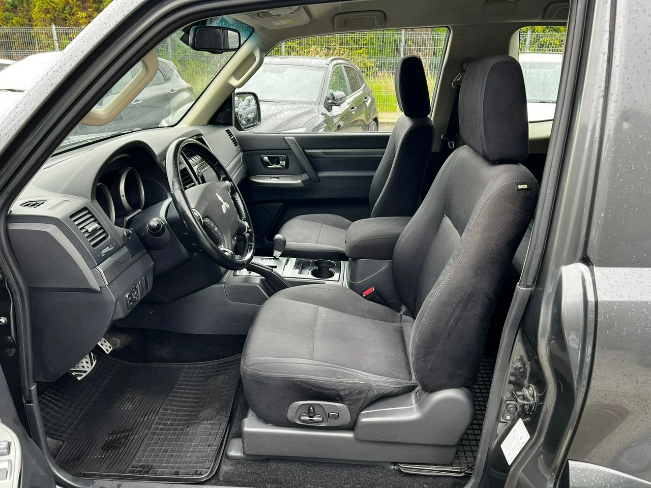 Mitsubishi Pajero - Zdjęcie 13