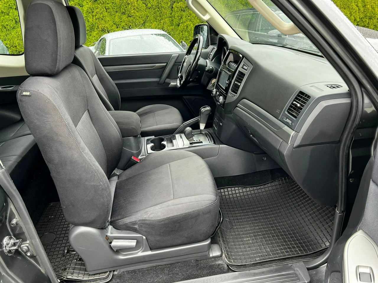 Mitsubishi Pajero - Zdjęcie 14