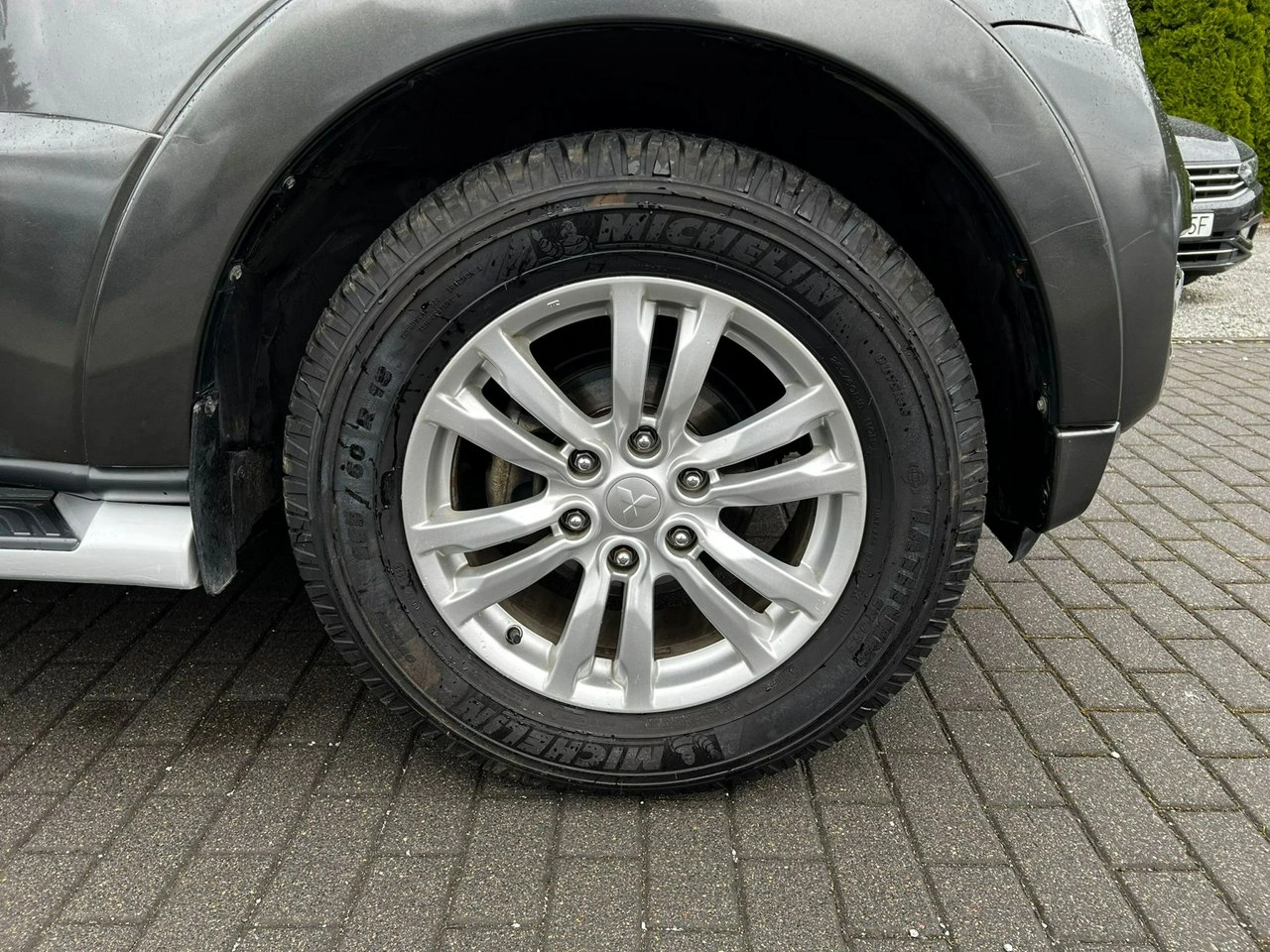 Mitsubishi Pajero - Zdjęcie 8