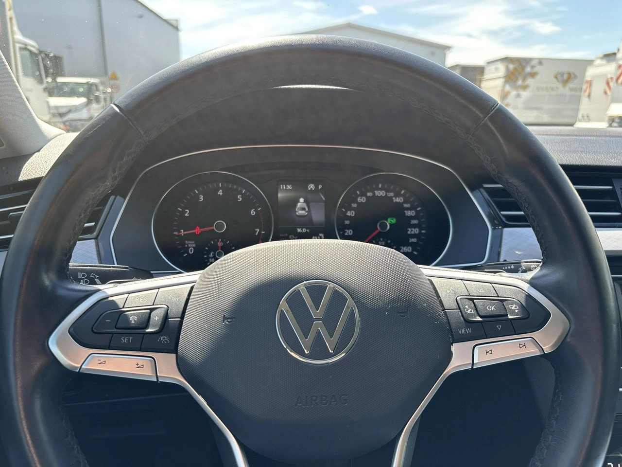 Volkswagen Passat - Zdjęcie 25