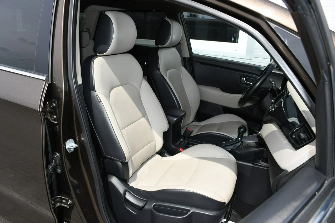 Kia Carens - Zdjęcie 25