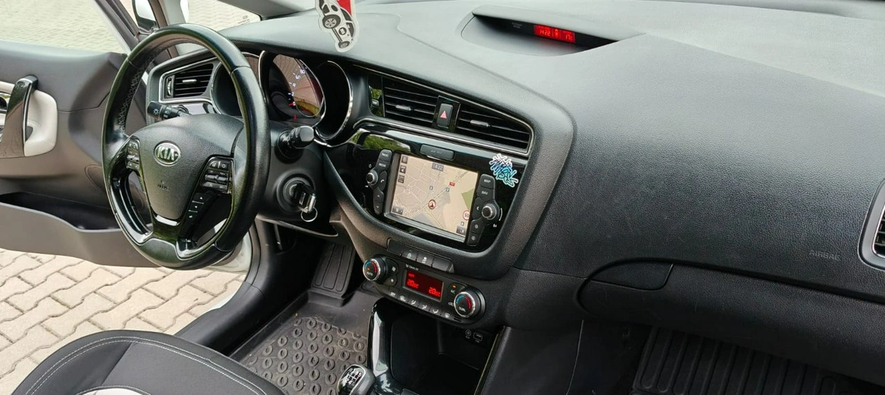 Kia Ceed - Zdjęcie 10