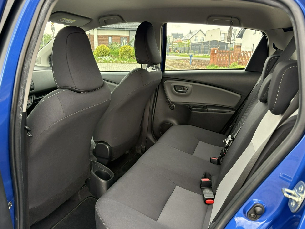 Toyota Yaris - Zdjęcie 9