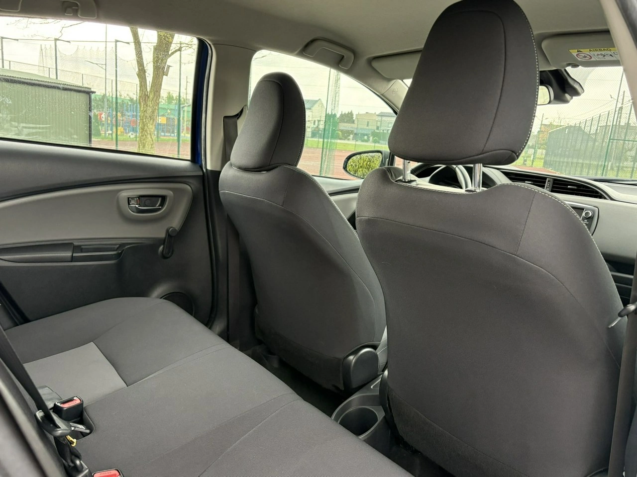 Toyota Yaris - Zdjęcie 11