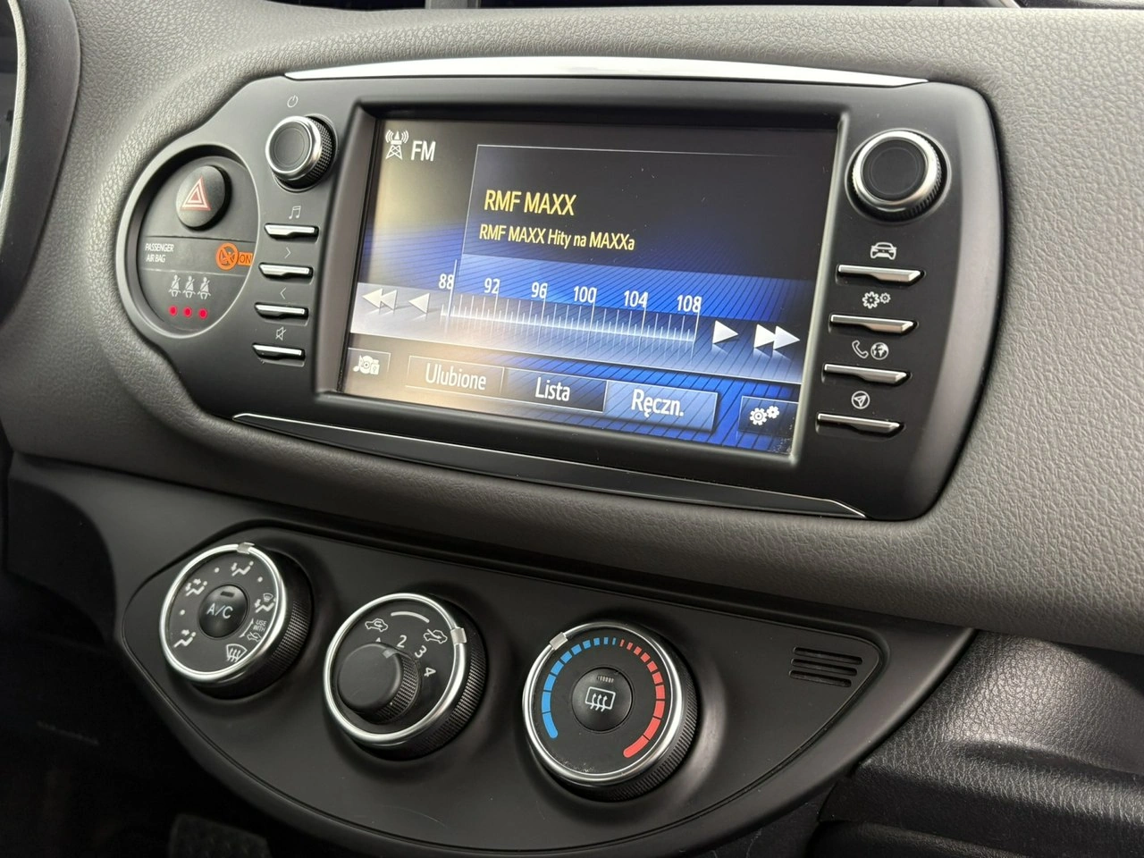 Toyota Yaris - Zdjęcie 13